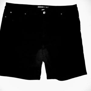 Black avenue shorts